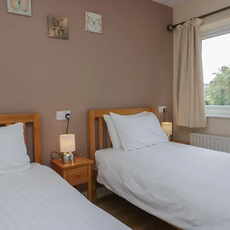 Jubilee Two Bedroom House Pet Free Baby Friendly *
