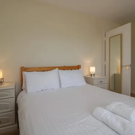 Jubilee Two Bedroom House Pet Free Baby Friendly Дом отдыха