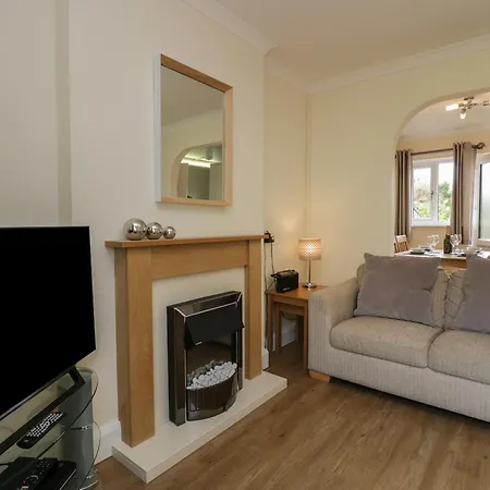 Jubilee Two Bedroom House Pet Free Baby Friendly *