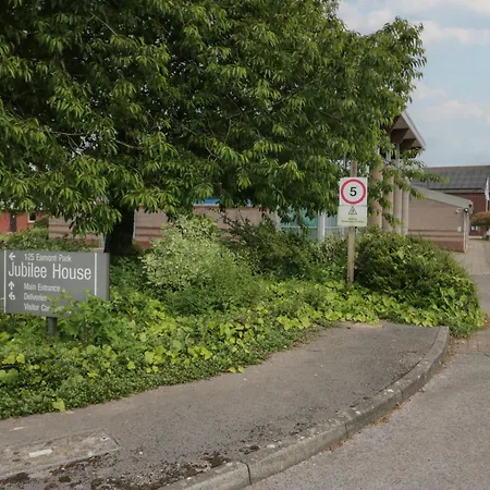 9 Eamont Park Semesterbostad